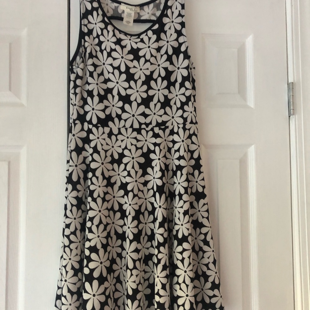 Every 1 daisy dress